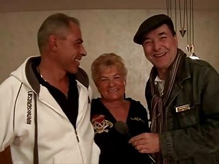 Dzimums krievu sex mājas tualetē