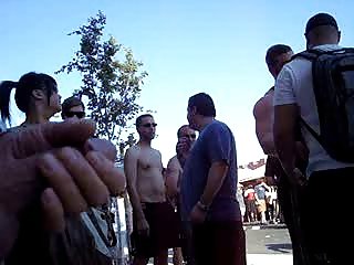 Kaila blondīne rada erotisks video priekšā